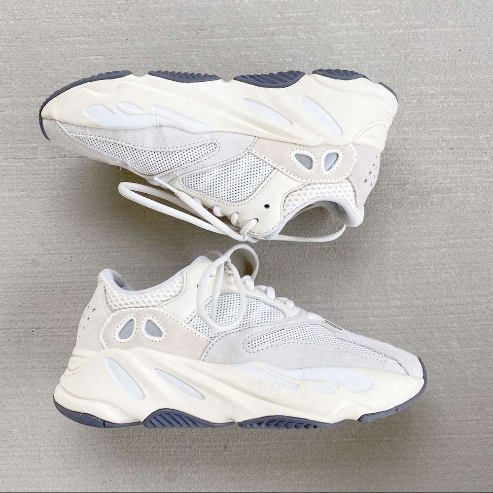 ▪️Yeezy▪️Boost 700 analog sneaker
